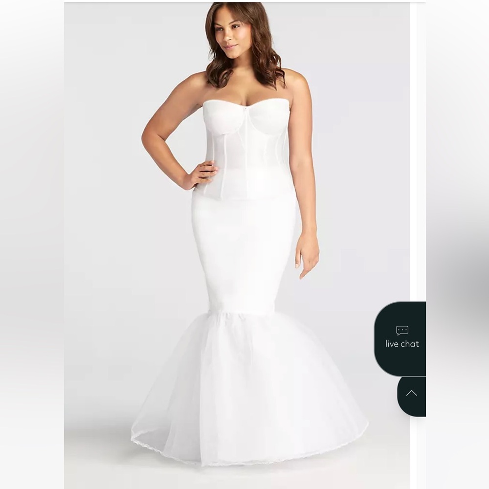 🆕 David’s Bridal White mermaid slip skirt and corset 16W/ 36DD
